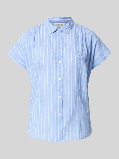 Produktfoto, Regular Fit Bluse mit Stitchings und Kappärmeln van Christian Berg Woman in lichtblauw met witte strepen, puur katoen, overhemdkraag, knoopsluiting, kapmouwen, ruglengte maat 36: 65 cm, mouwlengte maat 36: 17 cm