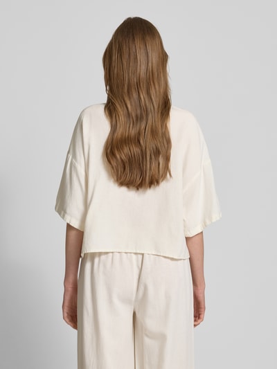 Review Bluzka koszulowa o pudełkowym kroju z kieszenią na piersi Złamany biały 5