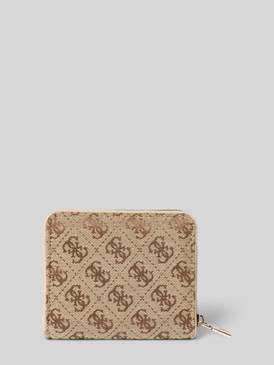 Produktfoto, Portemonnaie mit Label-Detail Modell 'JESSA' von Guess, beżowo-brązowy kolor, struktura tkaniny, główna kieszeń na zamek, różne przegródki, kieszonka na monety z zatrzaskiem