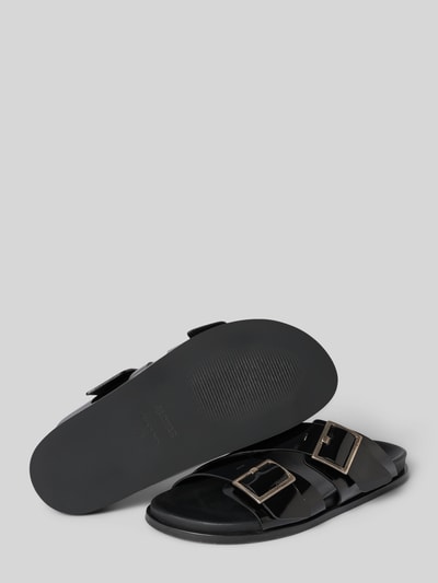 Produktfoto, Sandalette aus Leder Modell 'Alba' von ALOHAS, Damen Sandalette mit Schlupfform und Riemen mit Dornschließe, Absatzhöhe 2 cm, schwarze Glattleder-Optik, abgerundete Form, glatte und matte Textur