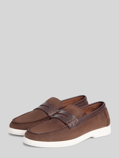 Produktfoto, Slipper aus echtem Leder von Tommy Hilfiger in Braun mit Lederoptik, abgerundete Schuhspitze, flache Absatzform