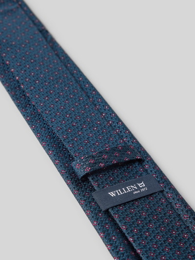 Produktfoto, Seidenkrawatte aus reiner Seide (7,5 cm) von Willen in Dunkelblau mit Strukturmuster und Label-Detail, breite Passform