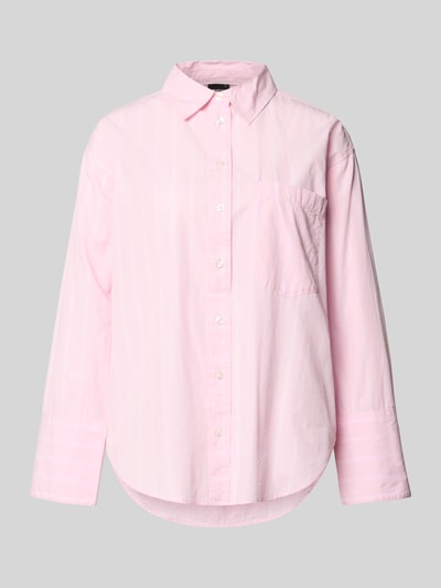 Produktfoto, Regular Fit Bluse mit Brusttasche von Gina Tricot aus reiner Baumwolle in zartem Rosa mit Hemdblusenkragen und Knopfleiste.