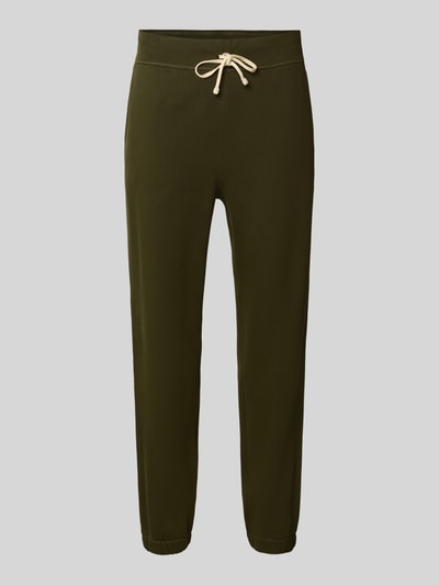 Produktfoto, Relaxed Fit Sweathose aus Baumwoll-Mix von Polo Ralph Lauren in Dunkelgrün mit Kordelzug und elastischen Bündchen auf grauem Hintergrund