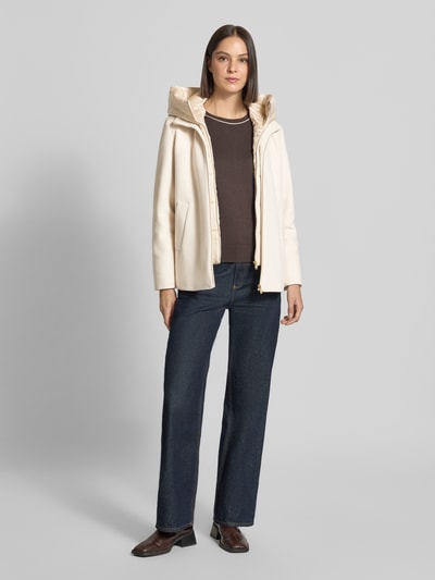 Vrouwenmodel draagt Regular fit dames jack van EMME, Materiaalmix met viscose, Model 'SORRISO', capuchon, ritssluiting, Ganzlichaamsaanzicht van voren.