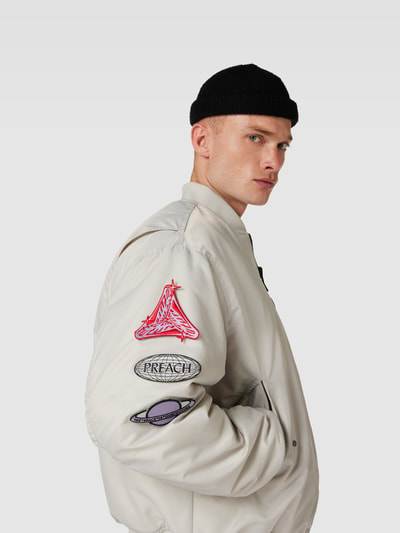 Preach Bomberjacke mit Label-Patches Hellgrau 3