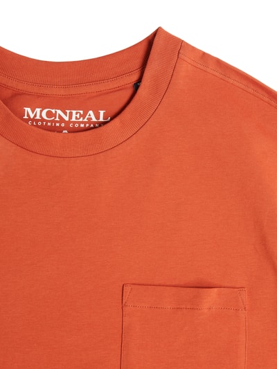 MCNEAL T-shirt o luźnym kroju z kieszenią na piersi model ‘Hopper’ Rdzawoczerwony 2