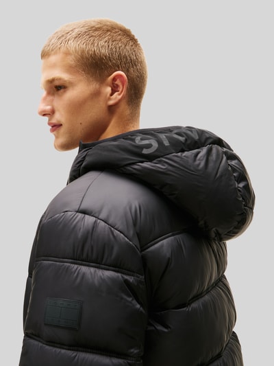 Tommy Jeans Regular Fit Steppjacke mit Kapuzenkragen Black 3
