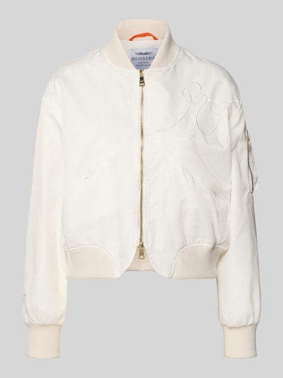 Produktfoto, Bomberjacke mit Zweiwege-Reißverschluss von Original Bombers, kremowa, haft, stójka, krój regular fit, kieszenie zapinane na zamek błyskawiczny, długość tyłu w rozmiarze S: 55 cm, szerokość ramion w rozmiarze S: 50 cm, szerokość w rozmiarze S: 56 cm, długość rękawów w rozmiarze S: 64 cm