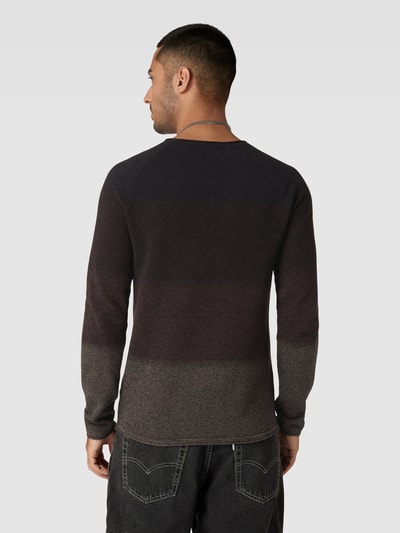 Jack & Jones Sweter z dzianiny z naszywką z logo model ‘HILL’ Ciemnobrązowy melanż 5