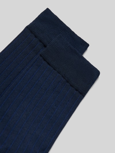 Produktfoto, Socken aus Baumwoll-Mix im 2er-Pack von Christian Berg Men, dunkelblauer Farbton, elastisches Rippbündchen, strukturierte Oberfläche, Label-Print