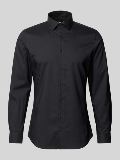 Produktfoto, schwarzes Super Slim Fit Business-Hemd mit Kentkragen von Jake*s, Material-Mix mit Stretch-Anteil, durchgehende Knopfleiste, Sportmanschetten, glatte Struktur, schmale Passform, Rückenlänge 79 cm, Schulterbreite 46 cm, Ärmellänge 65 cm.