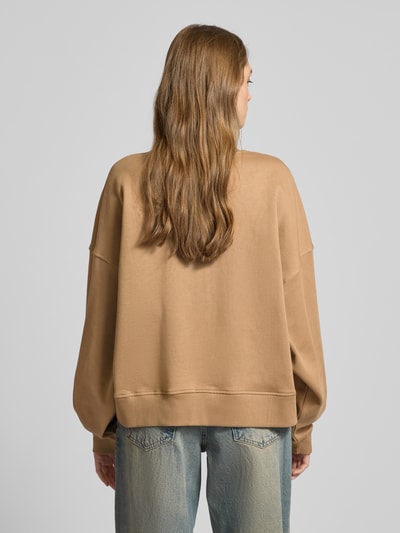 EDITED Oversized Sweatshirt mit überschnittenen Schultern Cognac 5