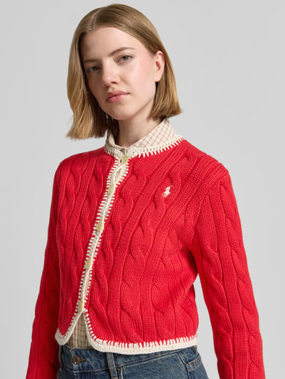 Frauenmodel trägt Regular Fit Sweatjacke aus Baumwoll-Mix von Polo Ralph Lauren, Optik: Unifarben, Logo-Stitching, Strickstruktur, Nahaufnahme Oberkörper.
