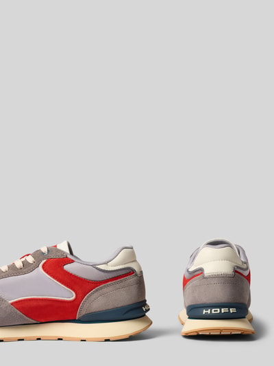 Produktfoto, sneakersy 'Sneaker aus echtem Leder Modell 'City'' von HOFF w stylu colour blocking z naturalnej skóry, zaokrąglony kształt, wiązanie, nadruk z logo, obszycie w kontrastowym kolorze, fakturowana podeszwa, wysokość obcasa w rozmiarze 44: 2 cm, wysokość cholewki w rozmiarze 44: 9 cm, szerokość w rozmiarze 44: 8 cm