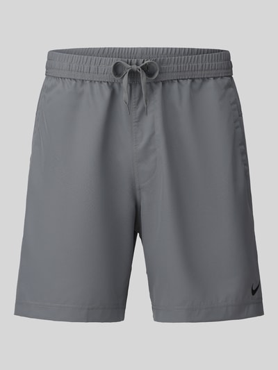 Nike Training Regular Fit Sportshorts mit Logo-Print Mittelgrau 1
