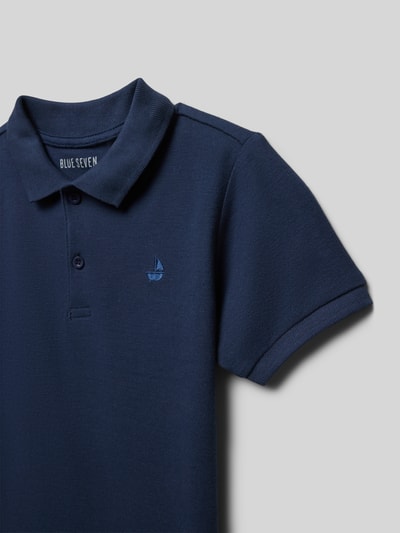 Produktfoto, Regular Fit Poloshirt mit Logo-Stitching von Blue Seven aus Reine Baumwolle, kinder, Polokragen, Kurzärmelig, Rückenlänge 46 cm bei Größe 116