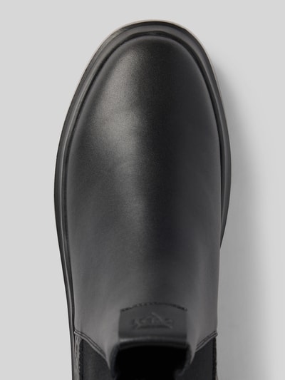 Productfoto, zwart Chelsea Boots uit leer-mix model 'EMYL' van GUESS, afgeronde neus, gestructureerde zool, 5 cm hak, context: heren Chelsea Boots met vetersluiting, schachthoogte 12 cm, schachtwijdte 10 cm.