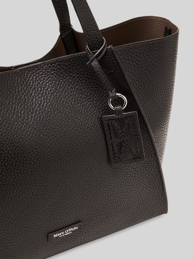 Marc O'Polo Shopper aus Rindsnappa mit Logo-Anhänger Dunkelbraun 3