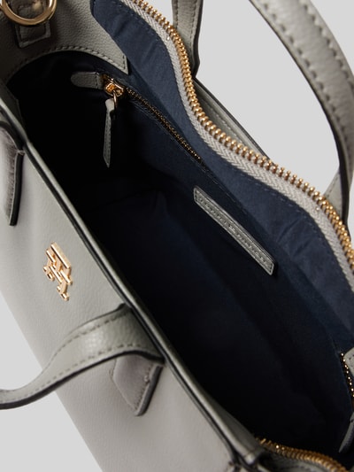 Tommy Hilfiger Handtasche mit Logo-Applikation Hellgrau 4