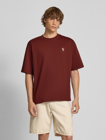 REVIEW T-shirt o kroju relaxed fit z okrągłym dekoltem Rdzawoczerwony 4