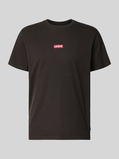 Produktfoto, schwarzes T-Shirt mit Label-Detail aus reiner Baumwolle, Relaxed Fit, gerippter Rundhalsausschnitt, Levi's®