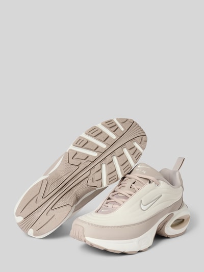 Produktfoto, cremefarbener und beigefarbener Sneaker mit Logo-Patch Modell 'Air Max Portal' von Nike, strukturierte Sohle, Damen Sneaker von Nike