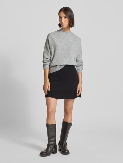 Vero Moda Sweter o kroju relaxed fit z dodatkiem wełny model ‘BOOM’ Jasnoszary 1