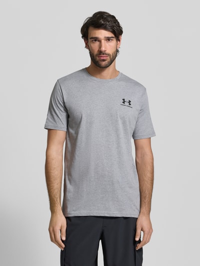 Under Armour T-shirt o kroju regular fit z nadrukiem z logo model 'Left' Średnioszary 4