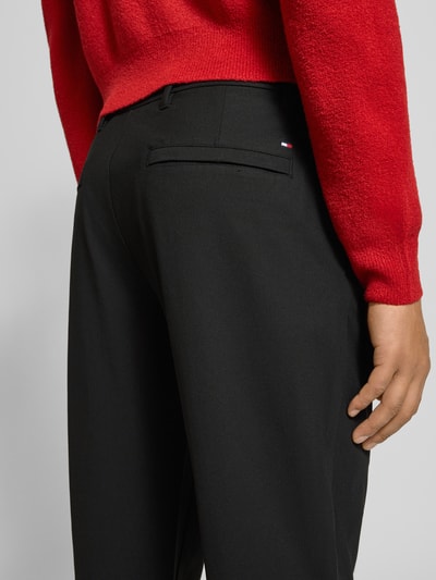 Tommy Hilfiger Chinosy z prostą nogawką z oddychającego materiału model ‘DENTON’ Czarny 3