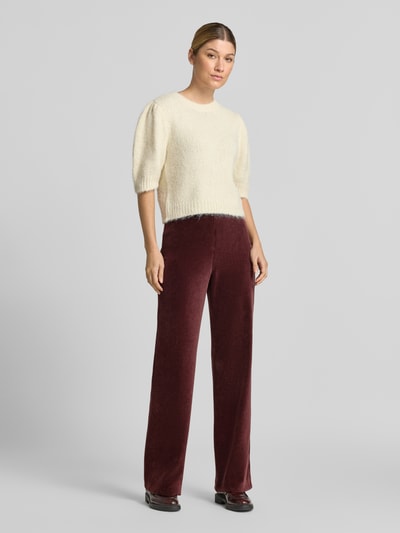 Vrouwenmodel draagt Regular fit corduroy broek uit katoenmix model 'ELAINE' van Raffaello Rossi, Dames corduroy broek, vollichaamsaanzicht van voren.