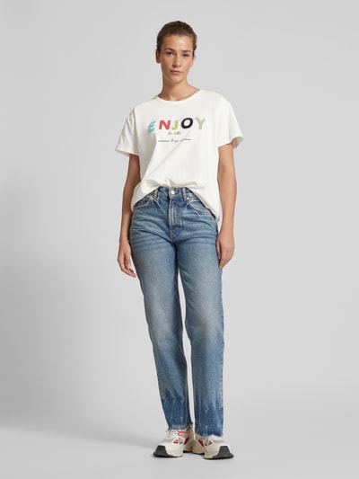 TONI T-Shirt mit Statement-Print Modell 'Edda' Koralle 1