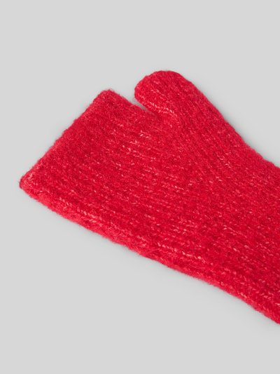 Produktfoto, rote Handschuhe mit Woll-Anteil von Jake*s Casual auf grauem Hintergrund, weich strukturierte Oberfläche