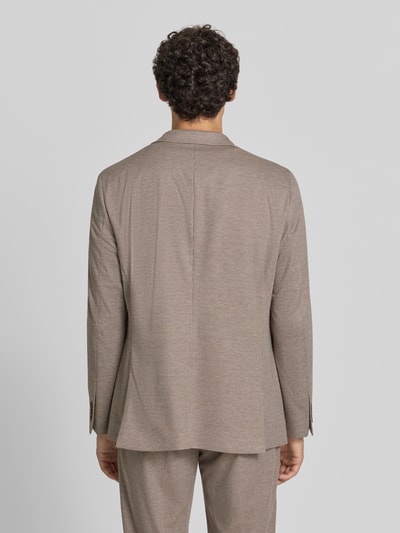Männermodel trägt fein strukturiertes Slim Fit 2-Knopf-Sakko Modell 'Michel' von Pierre Cardin, Material-Mix, Rückenansicht.