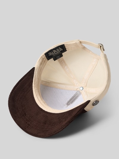 Produktfoto, Trucker Cap aus Baumwoll-Mix Modell 'CASQUETTE' von Von Dutch mit braunem Schirm, Mesh-Rückseite, Label-Stitching, Ripp-Optik, verstellbarer Riegel, Herren Accessoire