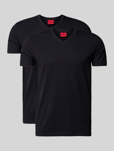 Produktfoto, zwei schwarze T-Shirts mit Logo-Print im 2er-Pack Modell 'HUGO-V' von HUGO, Baumwoll-Mix, V-Ausschnitt, neutraler Hintergrund