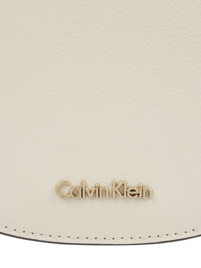 CK Calvin Klein Saddle Bag mit verstellbarem Schulterriemen Hellgrau 3