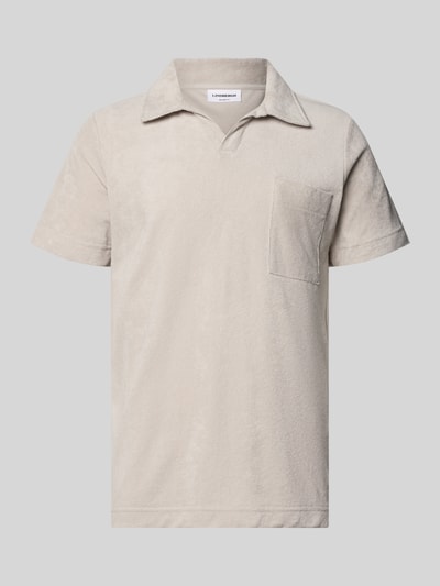 Produktfoto, Relaxed Fit Poloshirt mit V-Ausschnitt von Lindbergh aus Baumwoll-Mix Frottee in Beige mit Brusttasche, Rückenlänge 76 cm Größe M