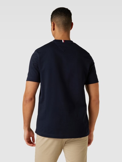 Tommy Hilfiger T-Shirt mit Label-Stitching Modell 'CURVED MONOGRAM' Marine 5