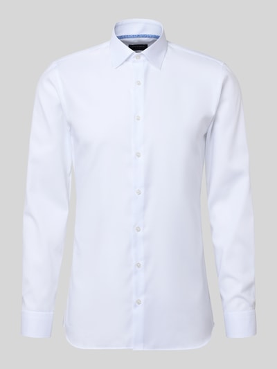 Produktfoto, weißes Super Slim Fit Business-Hemd mit Kentkragen von OLYMP No. Six aus Baumwoll-Elasthan-Mix, klassische Knopfleiste, glatte Textur, langärmelig, Sportmanschetten, geeignet für formelle Outfits.