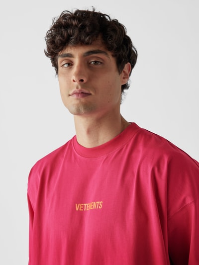 VETEMENTS Oversized T-Shirt mit Label-Print Pink 6