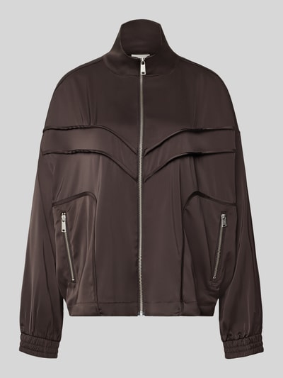 Produktfoto, Relaxed Fit Jacke mit Stehkragen Modell 'Darzi' von Gestuz in Dunkelbraun, glatte Struktur, sichtbare Zipper, elastischer Mix