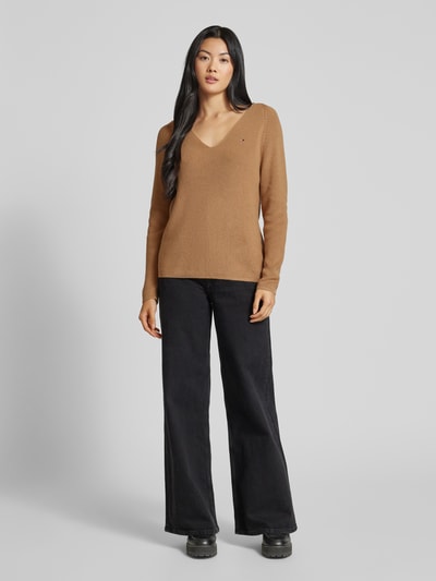 Tommy Hilfiger Strickpullover mit V-Ausschnitt Camel 1