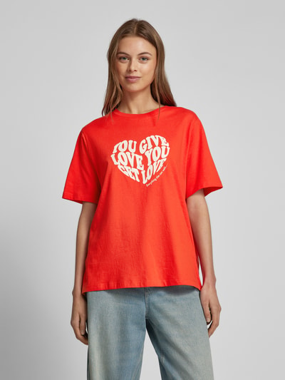 Vero Moda T-shirt o luźnym kroju z nadrukiem z napisem model ‘VALERIE’ Czerwony 4