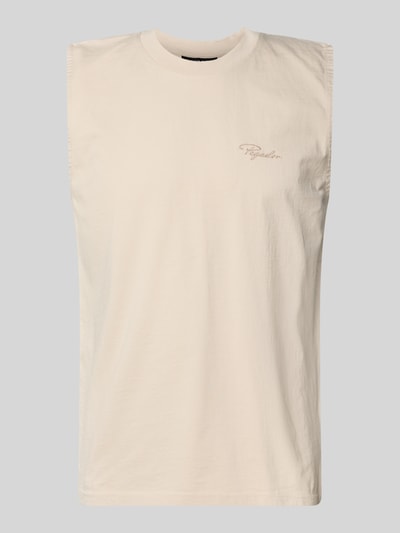 Produktfoto, cremefarbenes Tanktop mit Label-Stitching und Rundhalsausschnitt von Pegador aus reiner Baumwolle im Relaxed-Fit, Rückenlänge 66 cm bei Größe M.