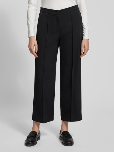 Frauenmodel trägt Culotte mit Längsnähten Modell 'PALINA' von Raffaello Rossi, weites Bein, verkürzte Passform, Ganzkörperansicht von vorne.