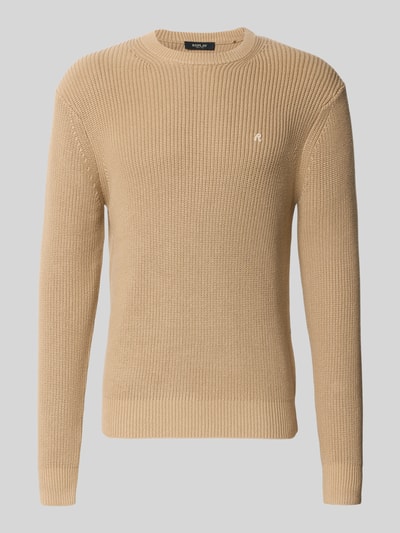 Produktfoto, Slim Fit Pullover aus reiner Baumwolle in Strick-Optik von Replay, beige, Rundhalsausschnitt, dezentes Logo, fein strukturierte Textur.
