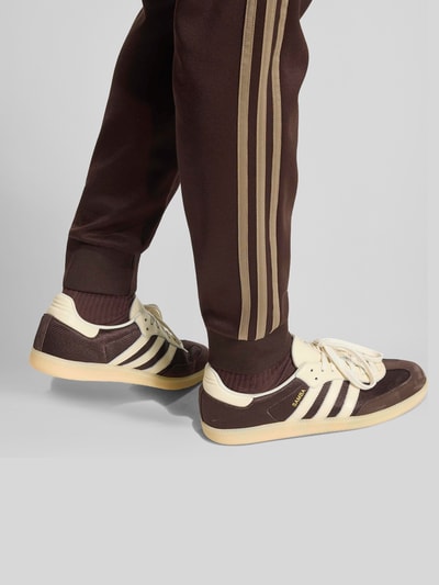 adidas Originals Slim Fit Sweathose mit Logo-Stitching Dunkelbraun 5