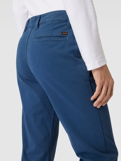 BOSS Orange Tapered Fit Chino mit Gesäßtaschen Rauchblau 3