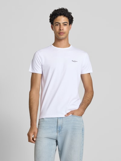 Männermodel trägt Pepe Jeans Slim Fit T-Shirt aus Baumwoll-Mix Modell 'ORIGINAL BASIC 3' in Optik: Unifarben mit Label-Schriftzug, Rundhals, Kurzarm, Materialverarbeitung: Jersey, Material: Baumwoll-Mix, Ganzkörperansicht von vorne.